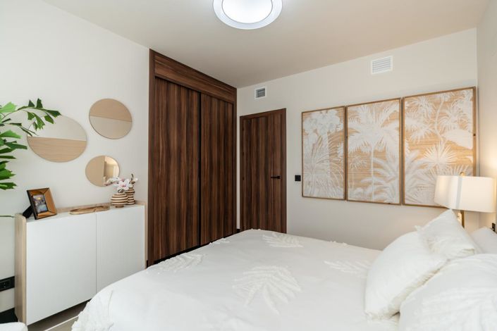 Image No.20-3 Bed Property for sale