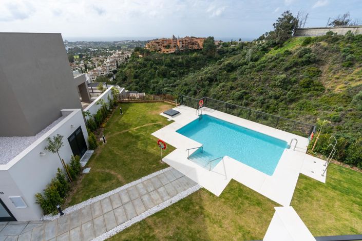 Image No.42-3 Bed Property for sale