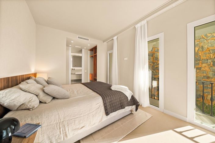 Image No.27-3 Bed Property for sale