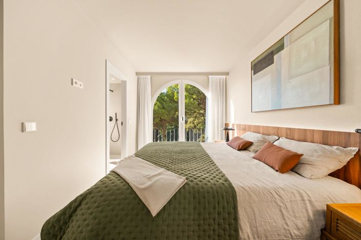 Image No.28-3 Bed Property for sale