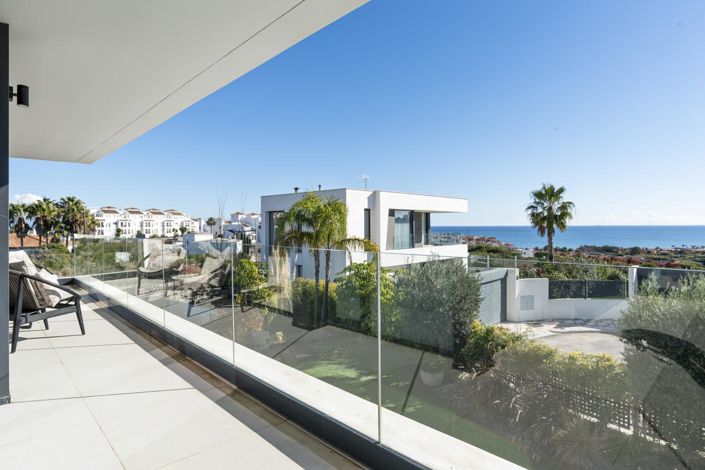 Image No.8-3 Bed Property for sale