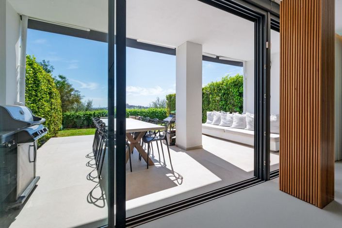 Image No.28-4 Bed Property for sale