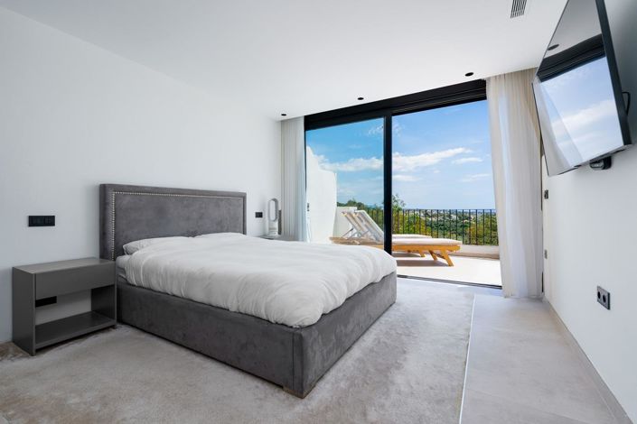 Image No.9-4 Bed Property for sale