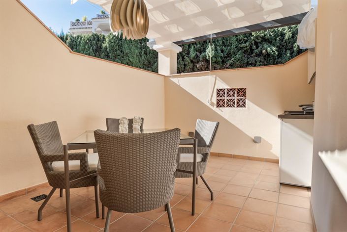Image No.27-4 Bed Property for sale