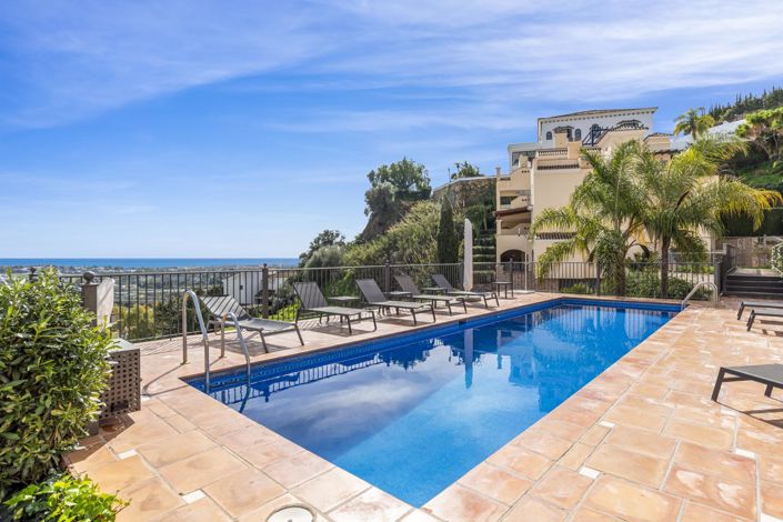 Image No.4-4 Bed Property for sale