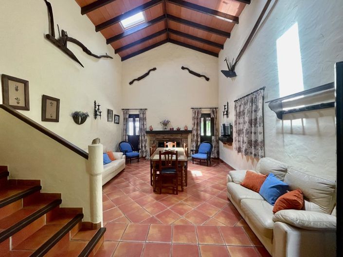 Image No.10-5 Bed Property for sale