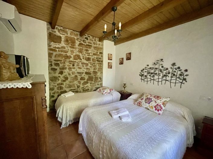 Image No.15-5 Bed Property for sale