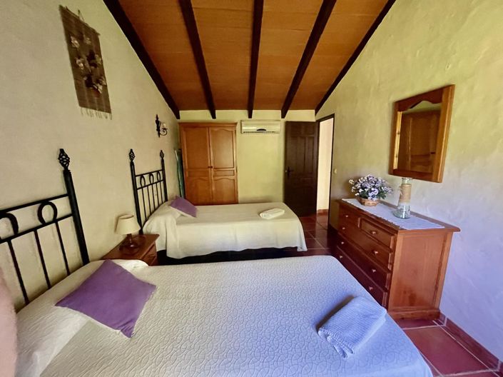 Image No.19-5 Bed Property for sale