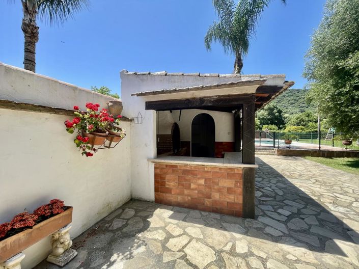Image No.26-5 Bed Property for sale