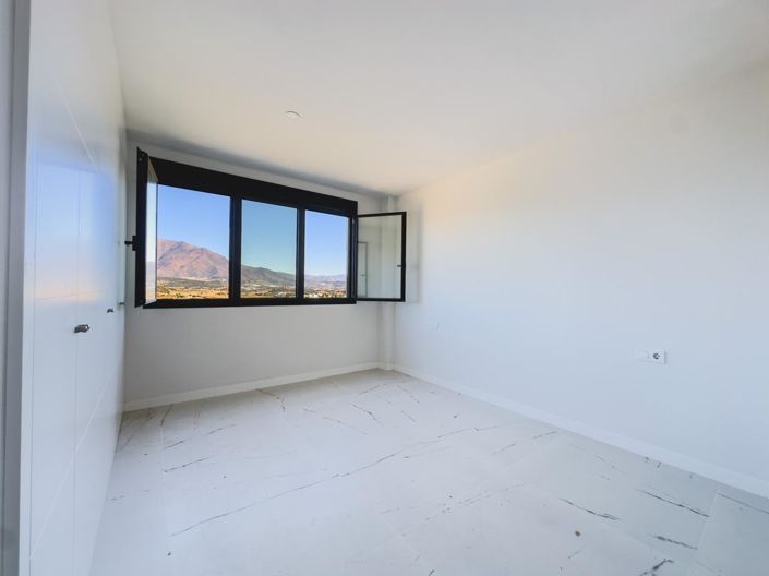 Image No.5-2 Bed Property for sale