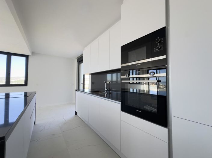 Image No.6-2 Bed Property for sale