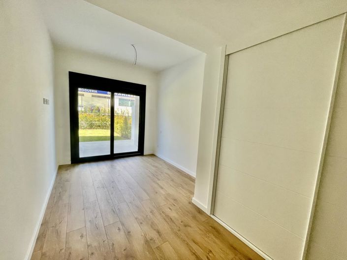 Image No.16-2 Bed Property for sale