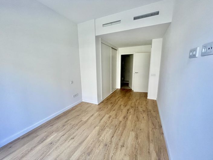 Image No.17-2 Bed Property for sale