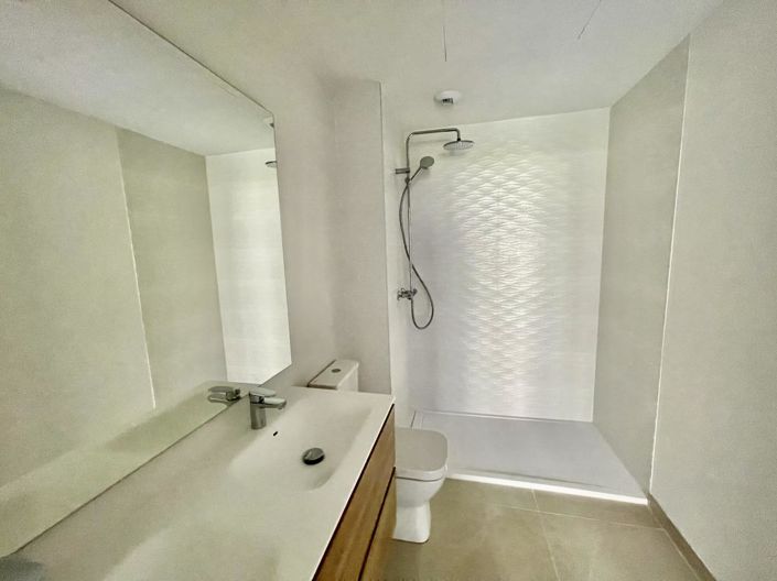Image No.18-2 Bed Property for sale