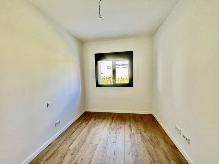 Image No.19-2 Bed Property for sale