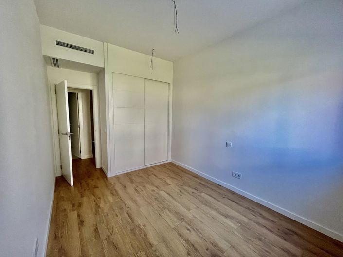 Image No.20-2 Bed Property for sale