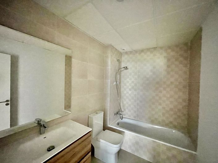 Image No.21-2 Bed Property for sale