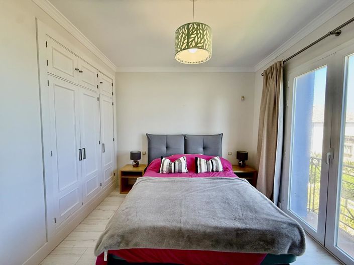 Image No.25-3 Bed Property for sale