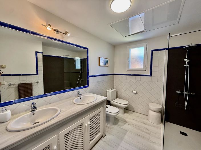 Image No.31-3 Bed Property for sale