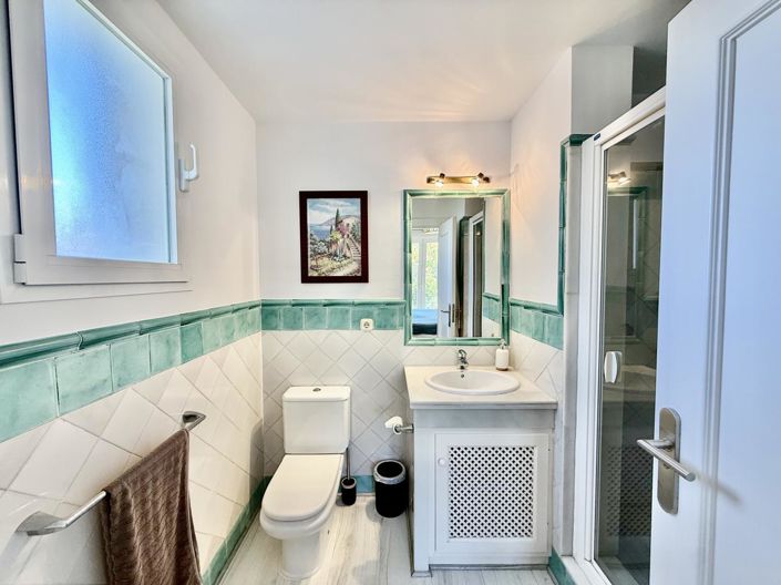 Image No.37-3 Bed Property for sale
