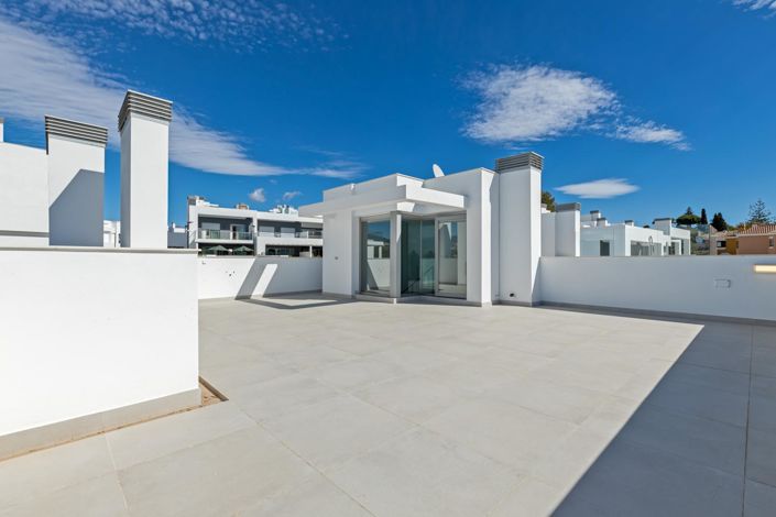 Image No.12-4 Bed Property for sale