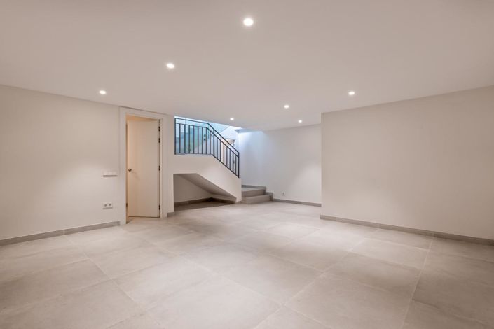 Image No.24-4 Bed Property for sale
