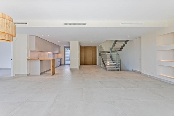 Image No.6-4 Bed Property for sale