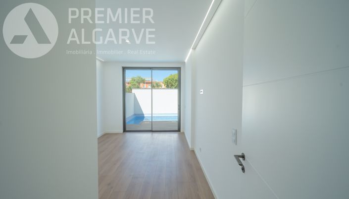 Image No.32-3 Bed Villa for sale