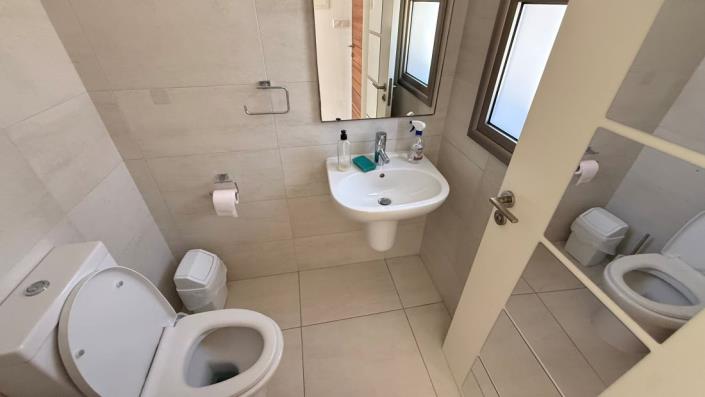 Image No.9-2 Bed Maisonette for sale