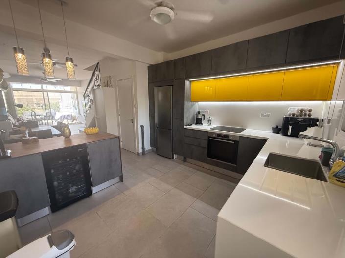 Image No.2-2 Bed Townhouse for sale