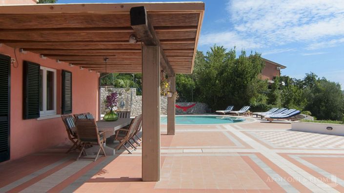 Image No.12-4 Bed Villa for sale