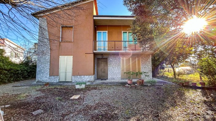 Image No.2-2 Bed Country House for sale