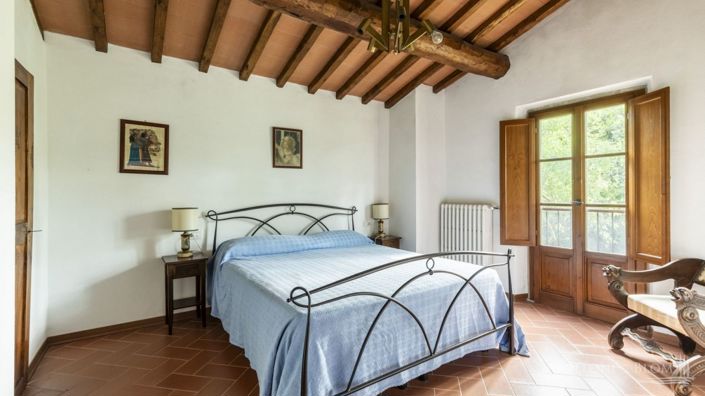 Image No.18-12 Bed Apartment for sale