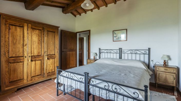 Image No.20-12 Bed Apartment for sale