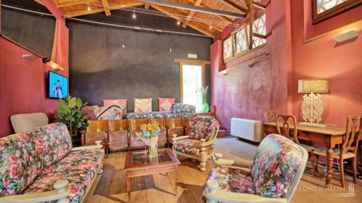 Image No.11-18 Bed Villa for sale