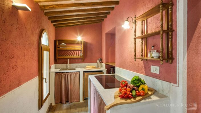 Image No.15-18 Bed Villa for sale