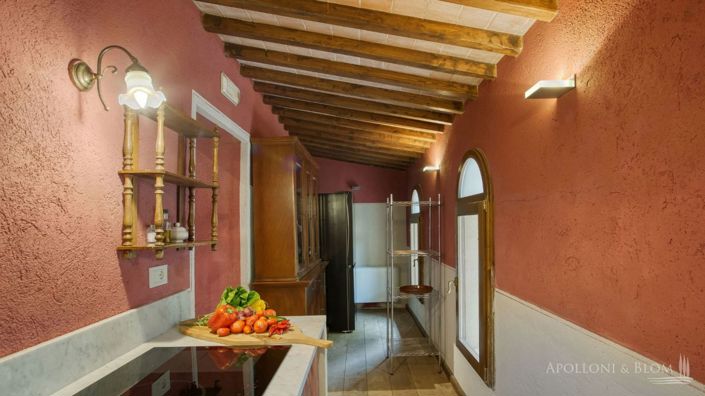 Image No.16-18 Bed Villa for sale