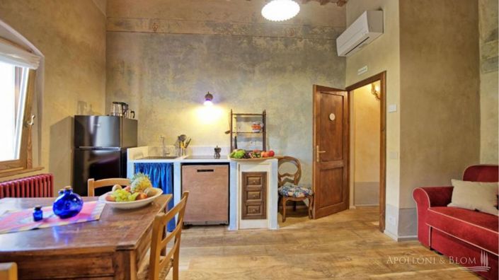 Image No.20-18 Bed Villa for sale