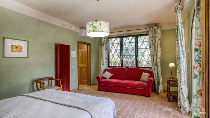 Image No.22-18 Bed Villa for sale