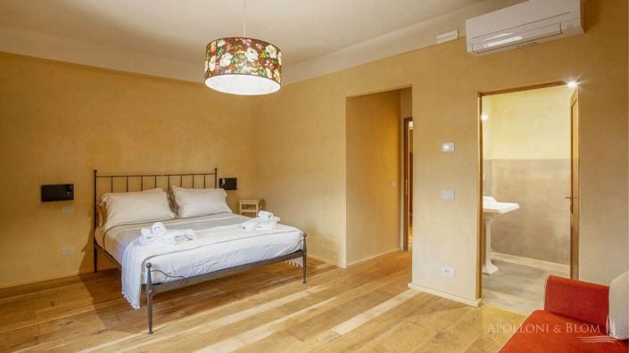 Image No.23-18 Bed Villa for sale