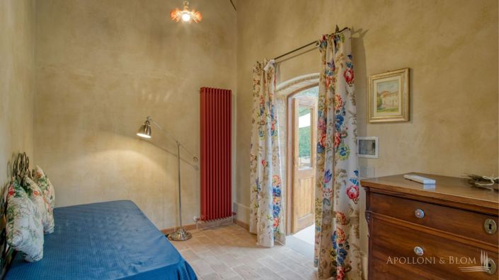 Image No.25-18 Bed Villa for sale
