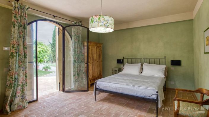 Image No.26-18 Bed Villa for sale