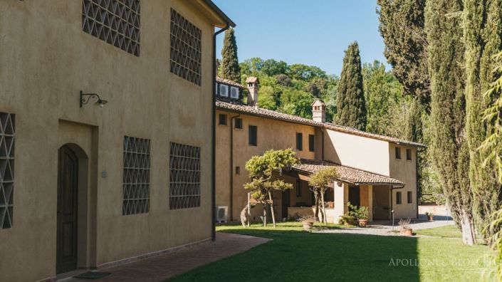 Image No.6-18 Bed Villa for sale