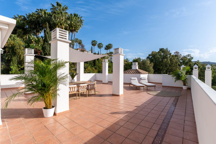 Image No.17-3 Bed Property for sale