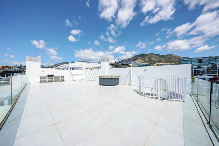 Image No.10-2 Bed Property for sale
