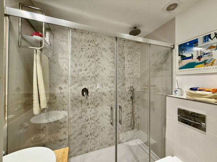 Image No.12-3 Bed Property for sale
