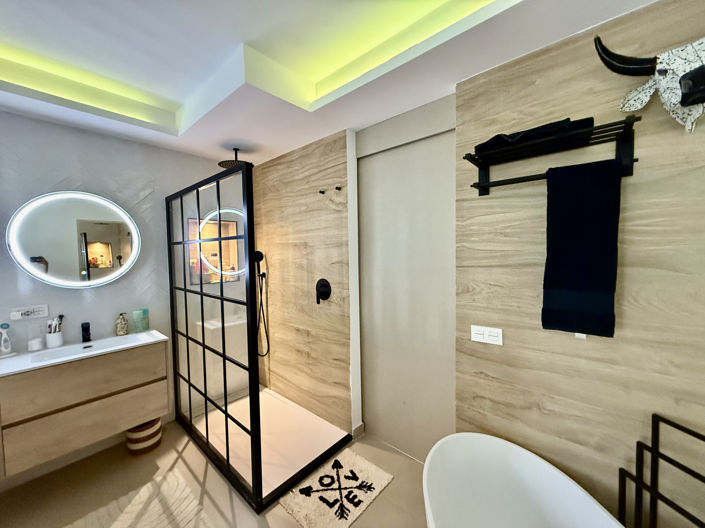 Image No.14-3 Bed Property for sale