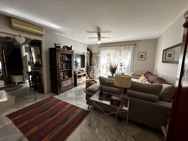 Image No.6-3 Bed Townhouse for sale