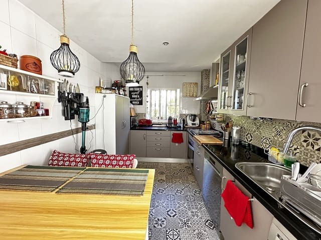 Image No.8-3 Bed Townhouse for sale