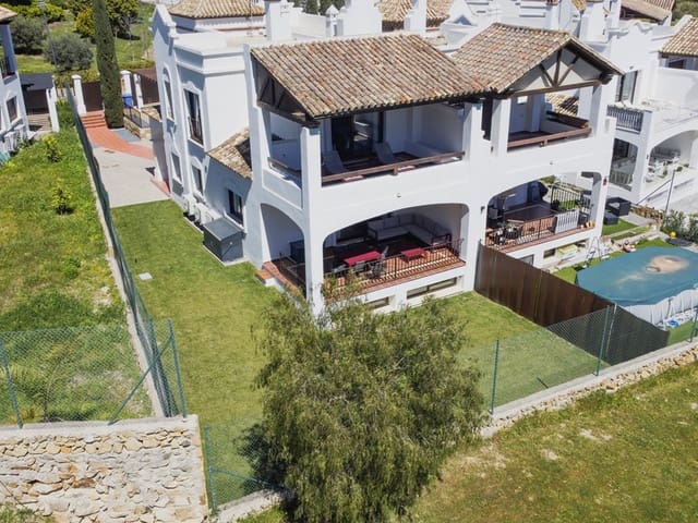 Image No.2-Maison de ville de 4 chambres à vendre à Estepona